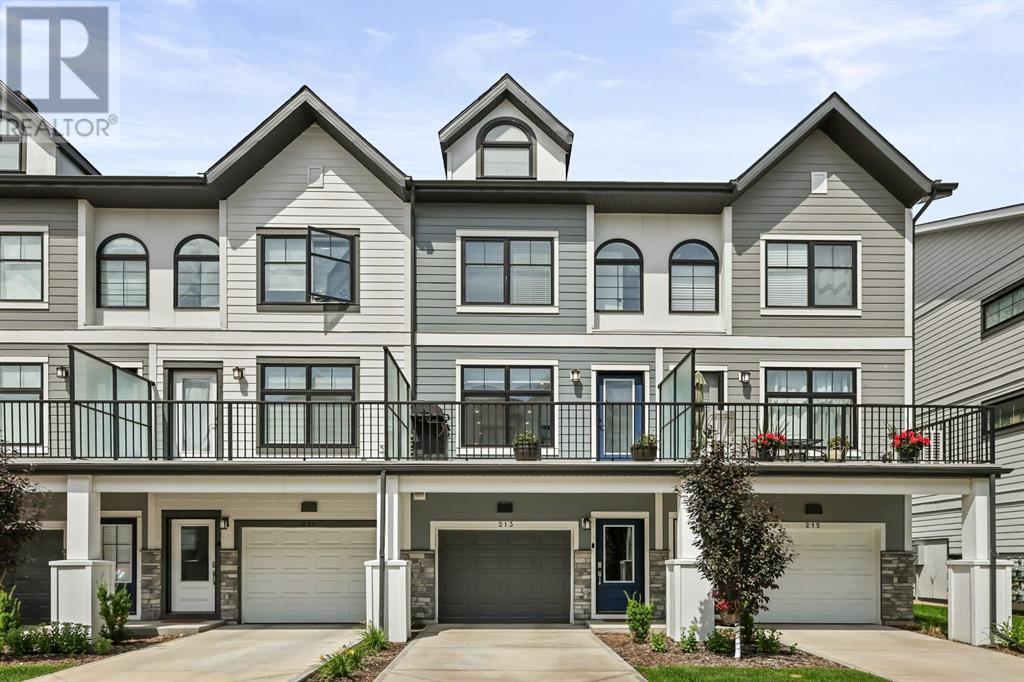 Property at 213 Les Jardins Park SE image 3