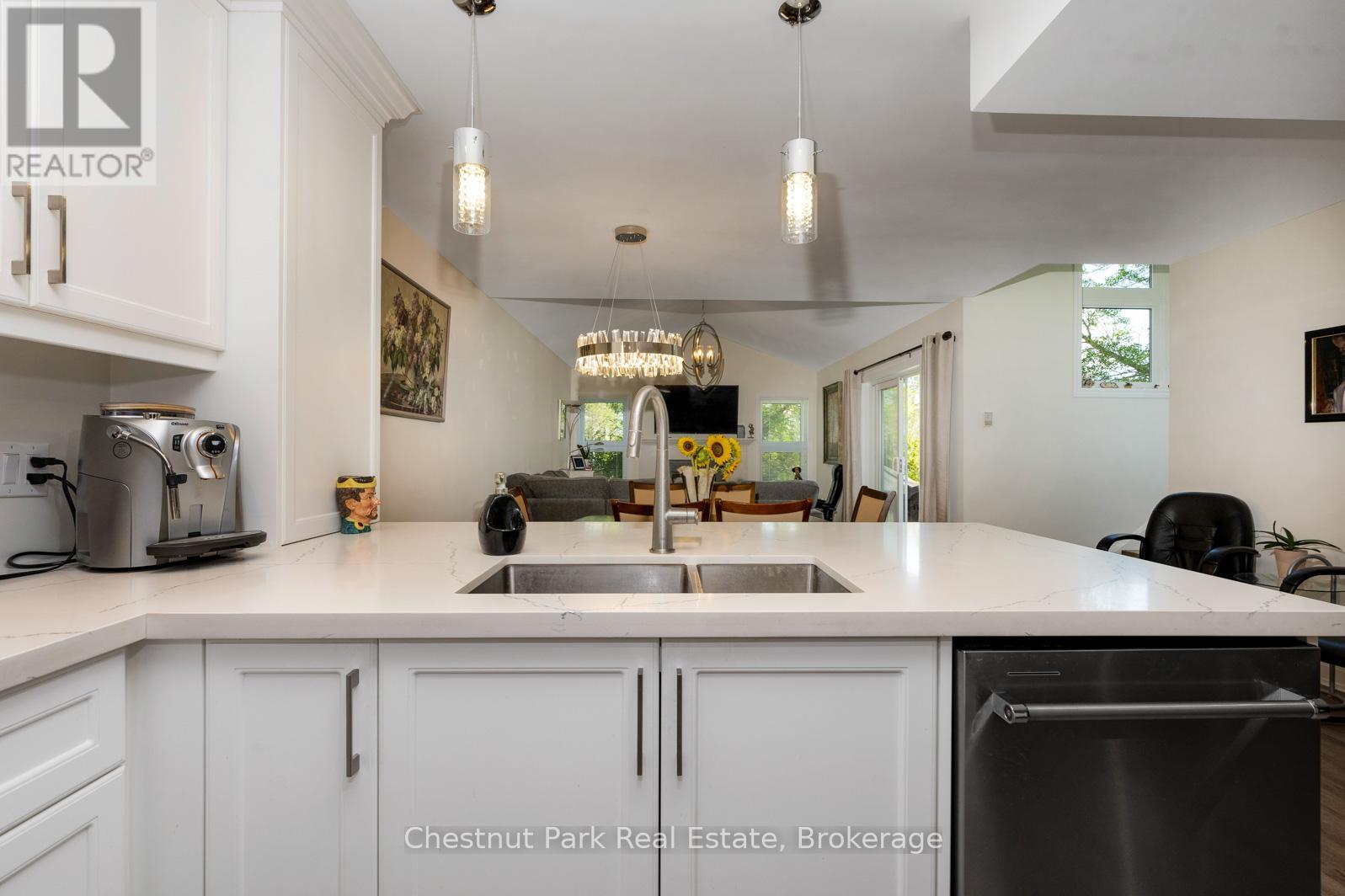 774 Johnston Park Avenue, Collingwood, Ontario  L9Y 5C7 - Photo 6 - S12306822