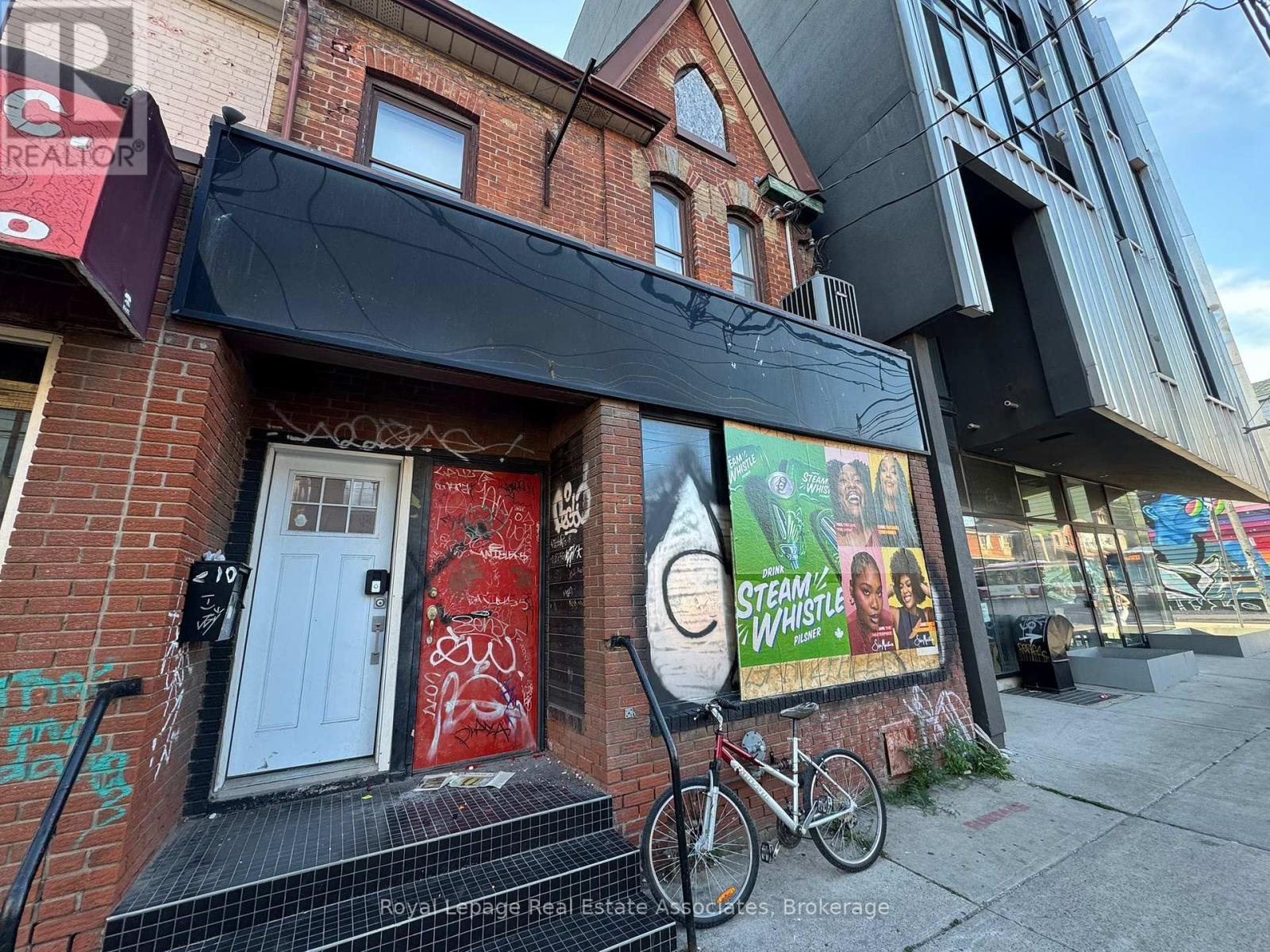 Main Floor - 200 Bathurst Street, Toronto, Ontario  M5T 2R8 - Photo 1 - C12307655