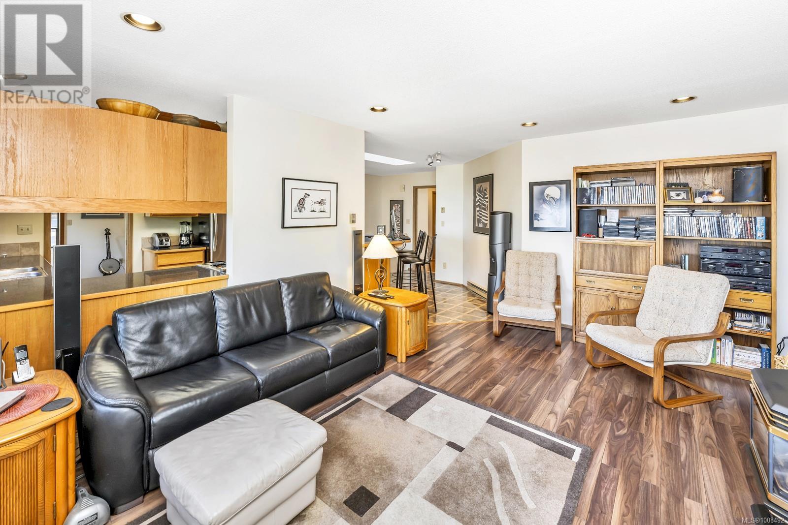 Property at 800 Seamist Pl image 4