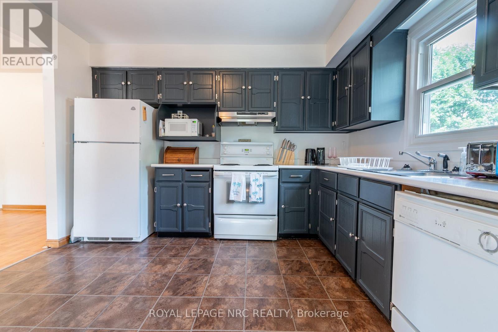 237 Dovercourt Road, Fort Erie, Ontario  L0S 1B0 - Photo 17 - X12307759
