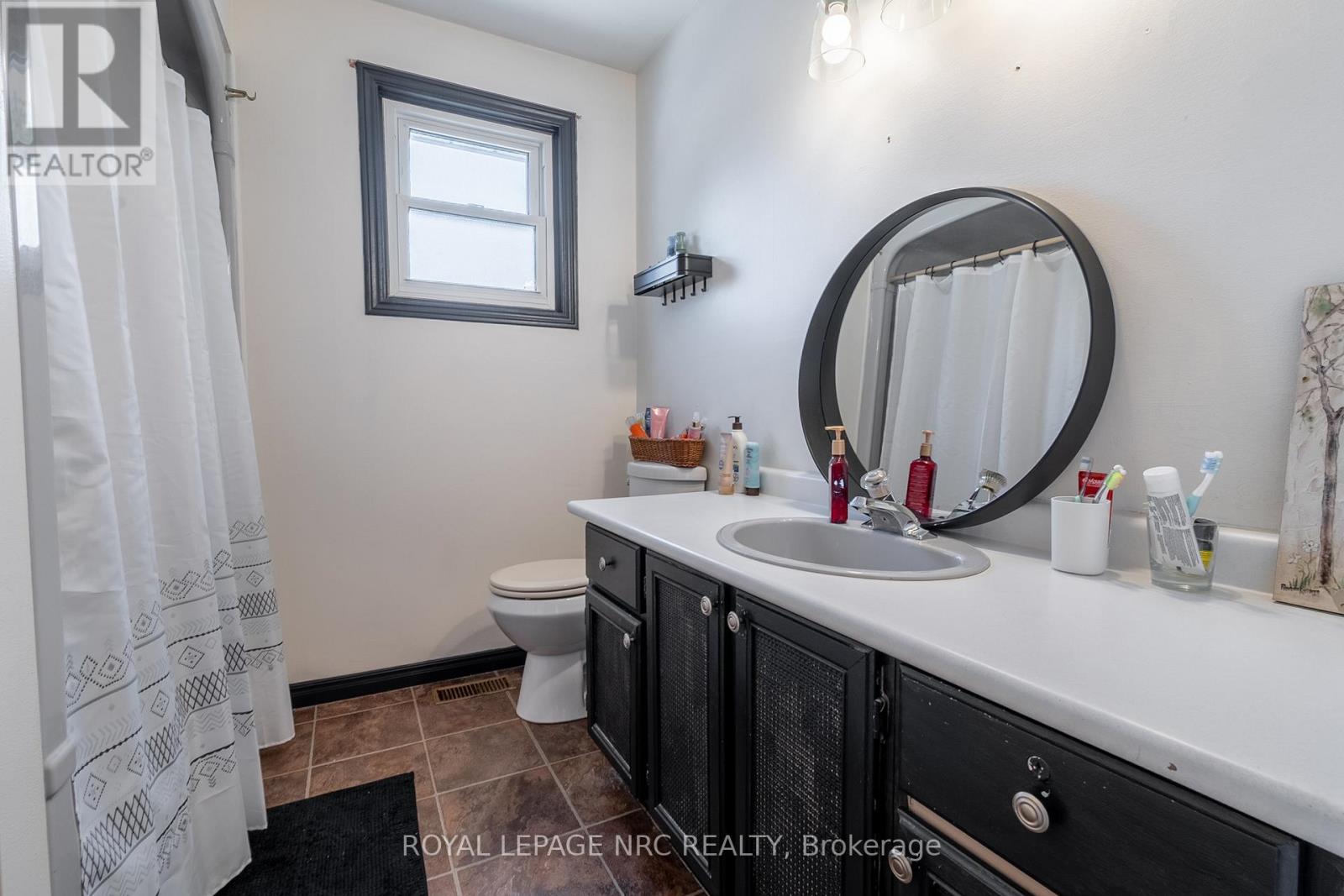 237 Dovercourt Road, Fort Erie, Ontario  L0S 1B0 - Photo 21 - X12307759