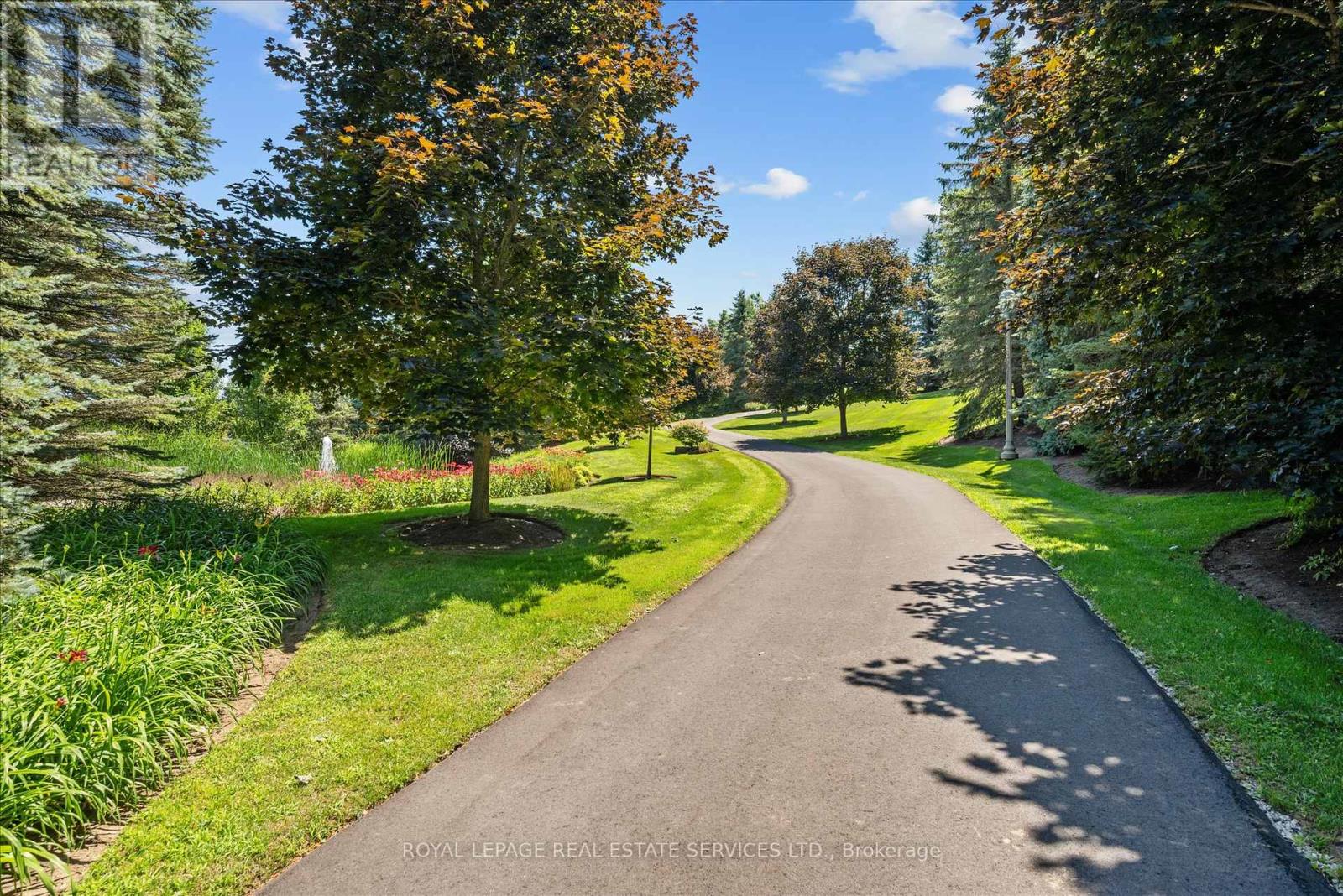 10090 Pineview Trail, Milton, Ontario  L0P 1B0 - Photo 3 - W12307618