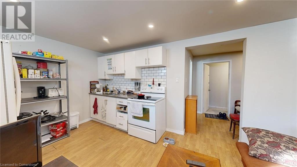 Photo 31 of 40 for 184 Simcoe Street