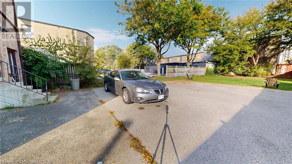 Photo 39 of 40 for 184 Simcoe Street