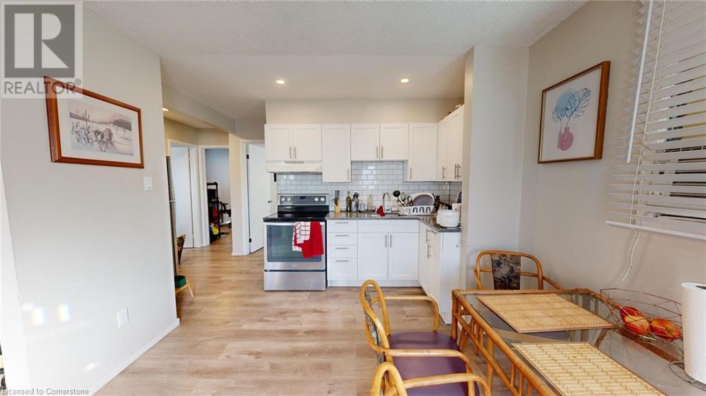 Photo 6 of 40 for 184 Simcoe Street