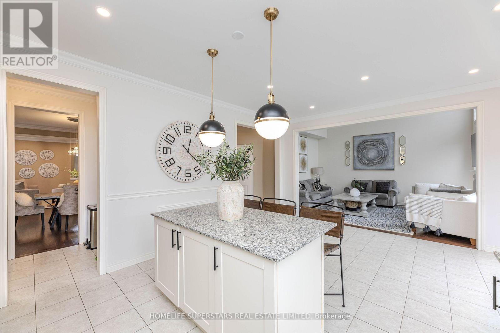 50 Romanelli Crescent, Bradford West Gwillimbury, Ontario  L3Z 0X7 - Photo 35 - N12216864