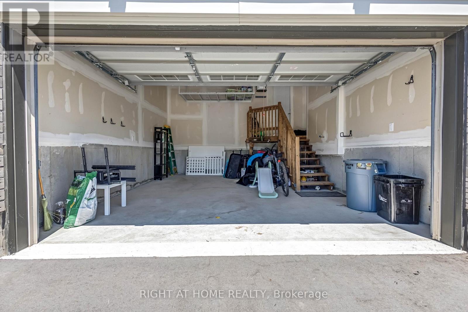 44 Santos Drive, Haldimand, Ontario  N3W 0H1 - Photo 36 - X12305981