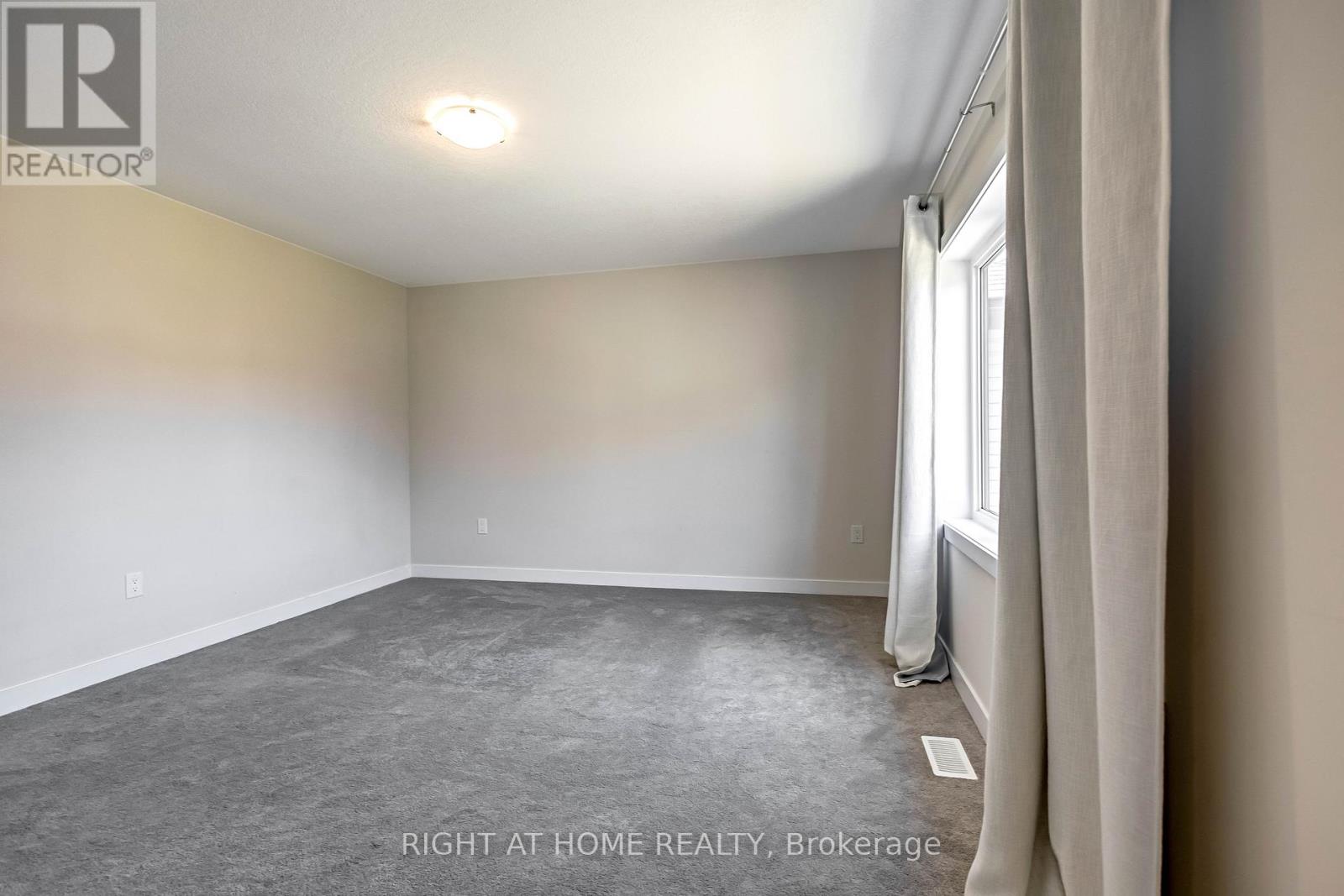 44 Santos Drive, Haldimand, Ontario  N3W 0H1 - Photo 22 - X12305981