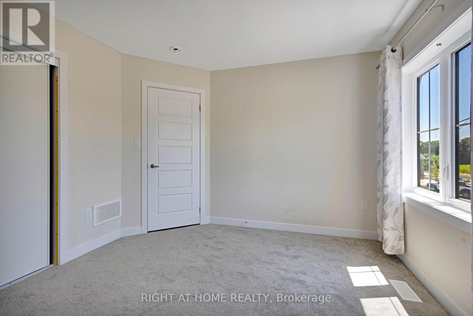 44 Santos Drive, Haldimand, Ontario  N3W 0H1 - Photo 28 - X12305981