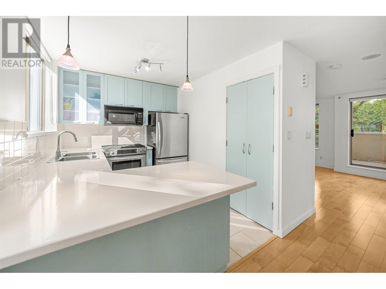 Th8 989 Richards Street, Vancouver, British Columbia  V6B 6R6 - Photo 2 - R3030628