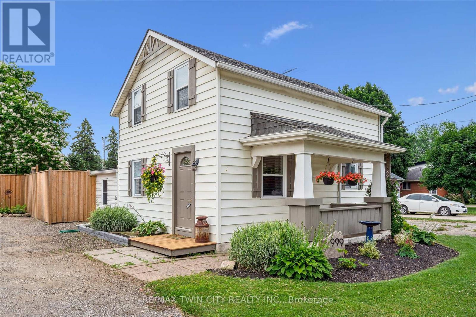 Property at 999 NORTHFIELD DRIVE E image 4