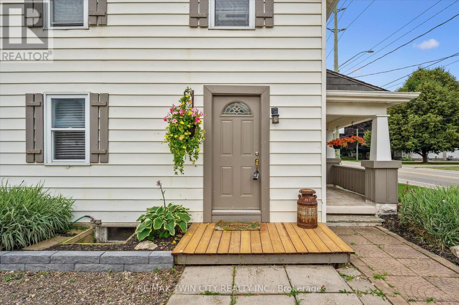 Property at 999 NORTHFIELD DRIVE E image 5