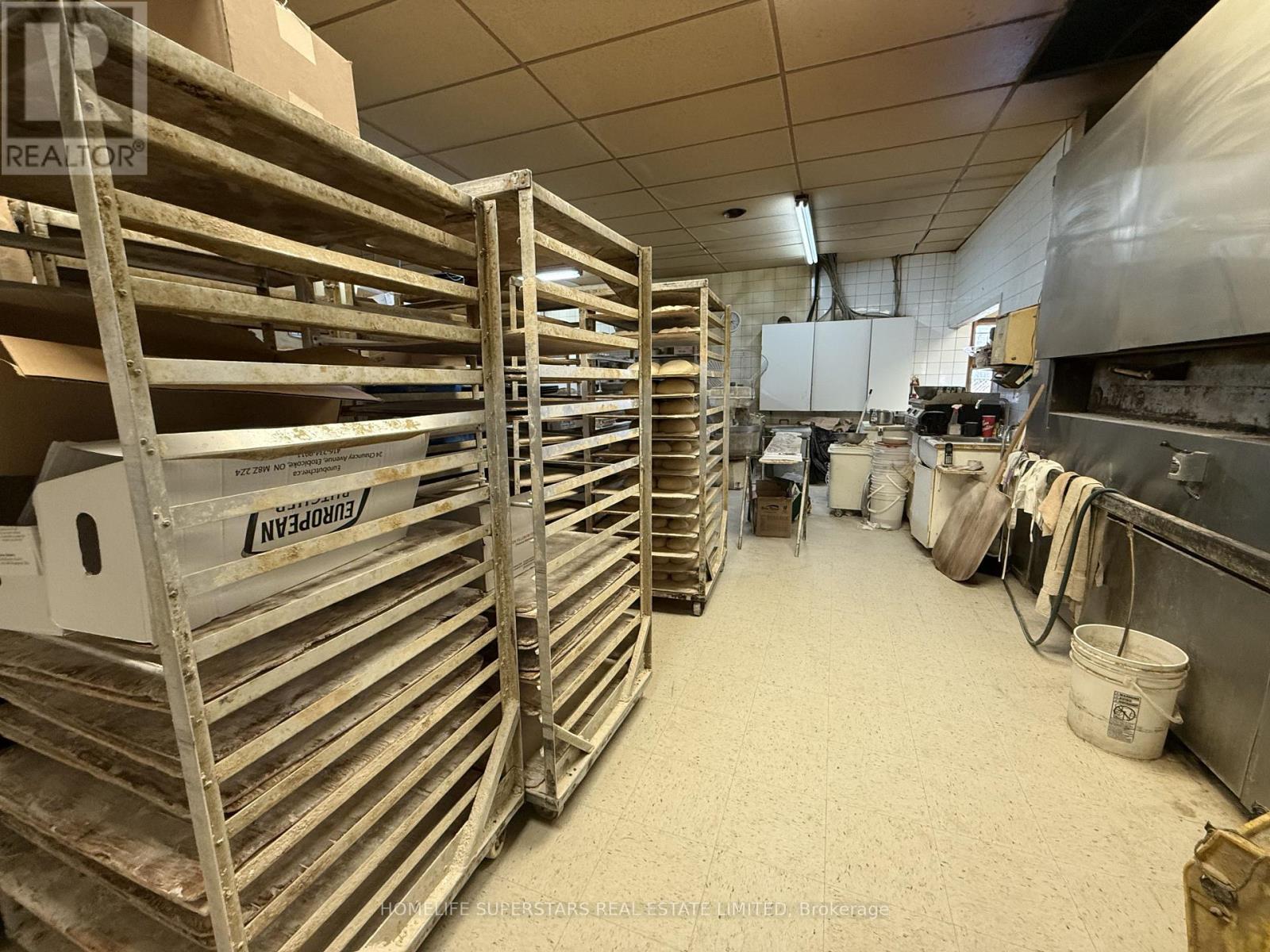 8 - 5 Mcmurchy Avenue N, Brampton, Ontario  L6Y 1Y1 - Photo 22 - W12246172