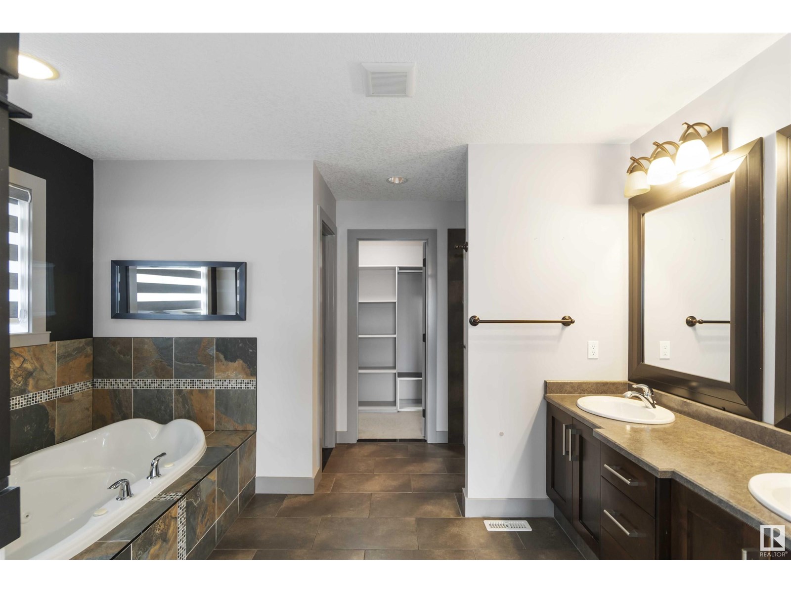 2435 Hagen Way Nw Nw, Edmonton, Alberta  T6R 3L5 - Photo 27 - E4449719