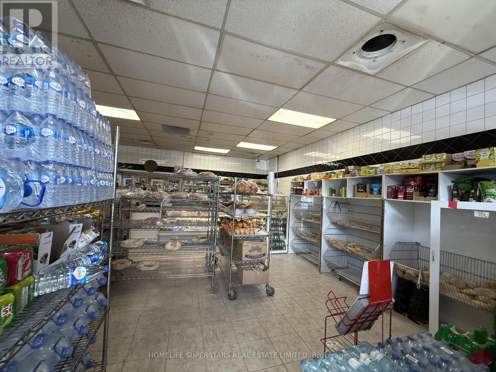 8 - 5 Mcmurchy Avenue N, Brampton, Ontario  L6Y 1Y1 - Photo 4 - W12246172