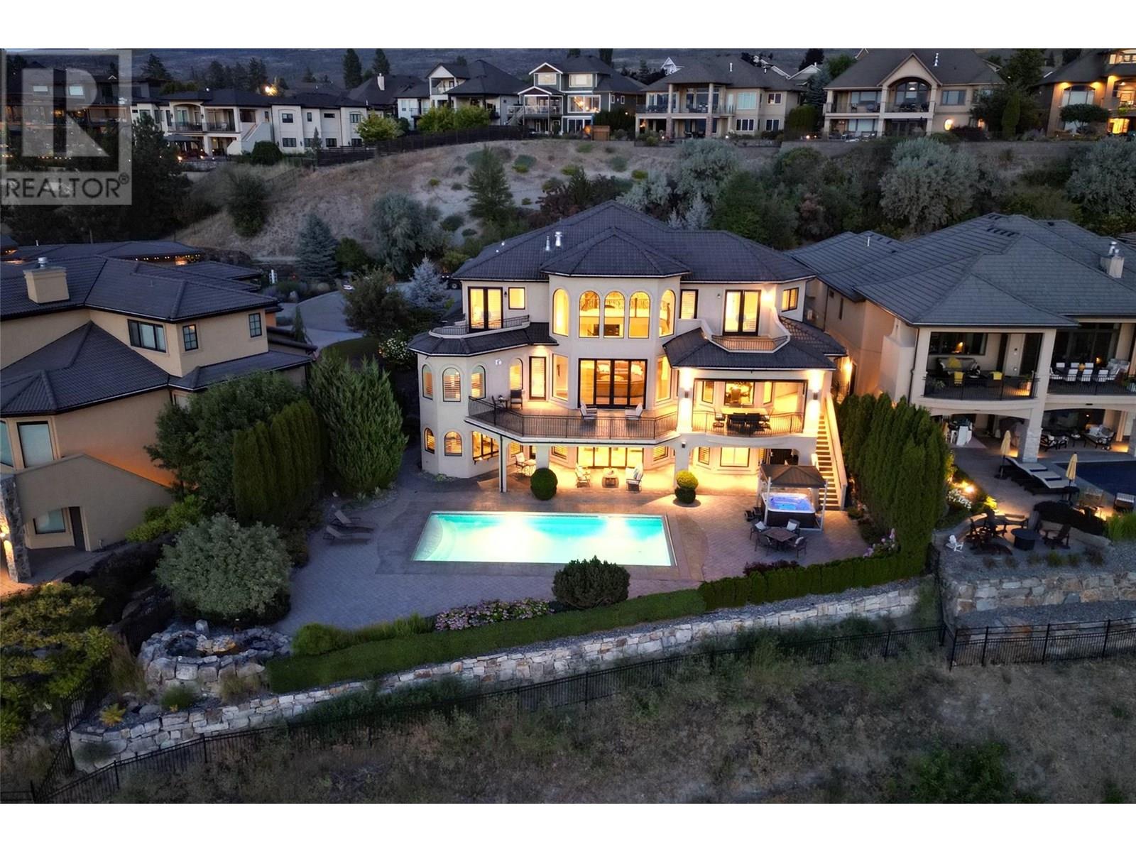 4860 Tuscany Lane, Kelowna, British Columbia  V1W 5H3 - Photo 2 - 10355304