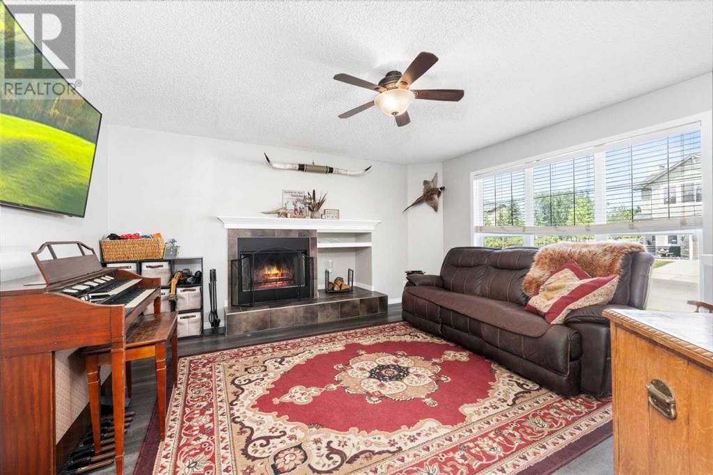 Property at 9 Drake Landing Way image 2