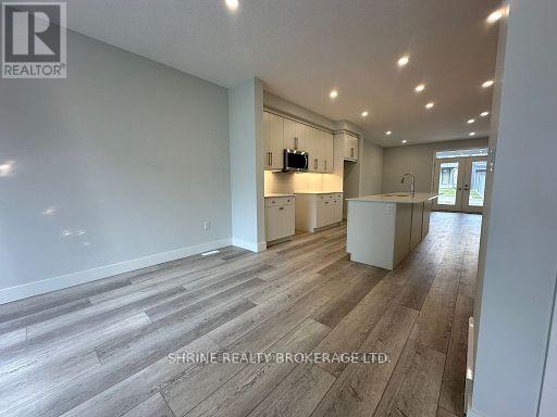 Property at 1 - 990 DEVERON CRESCENT image 3