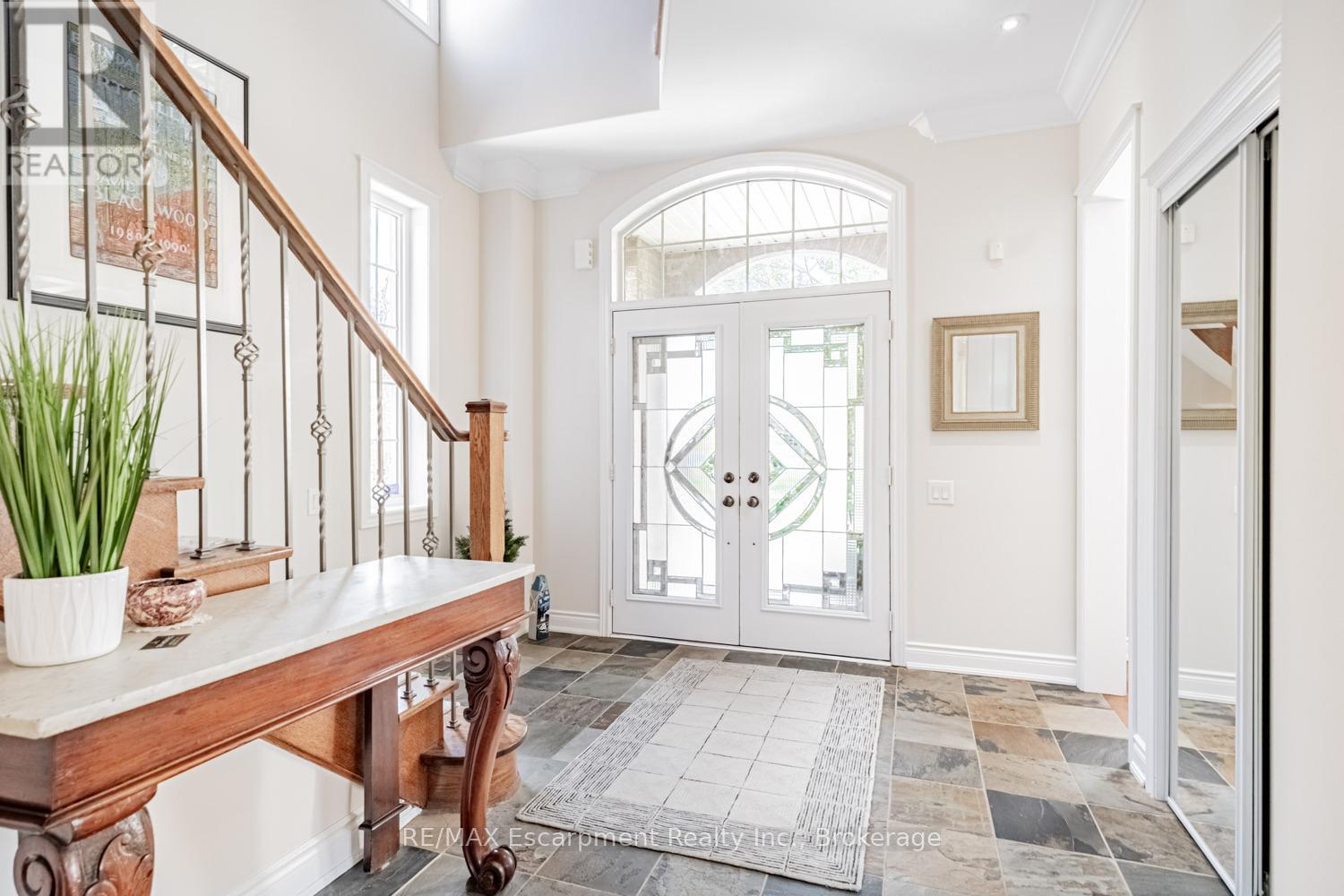 Property at 130 INNVILLE CRESCENT image 3