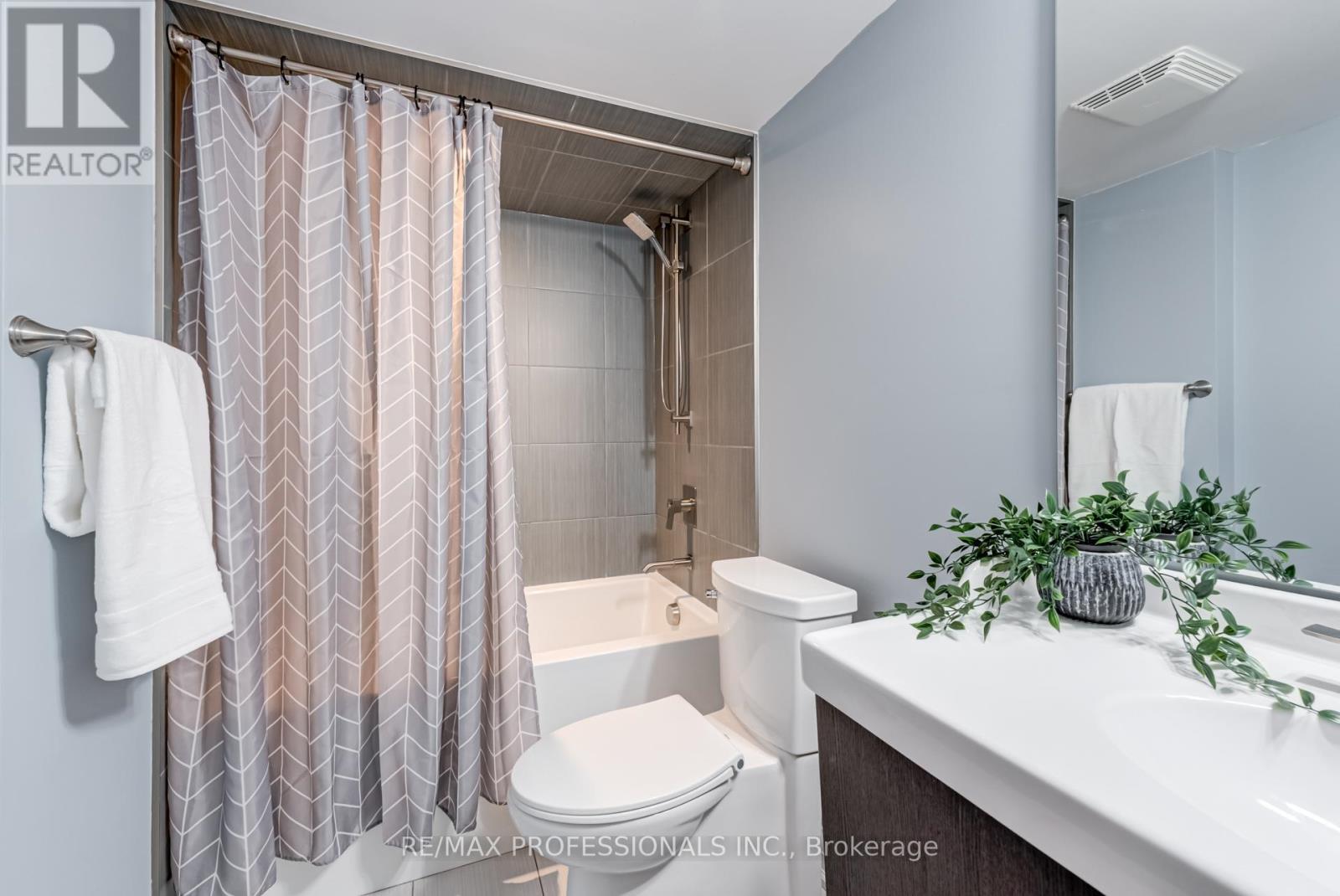 Bsmt - 372 Silverthorn Avenue, Toronto, Ontario  M6M 3G9 - Photo 12 - W12307705