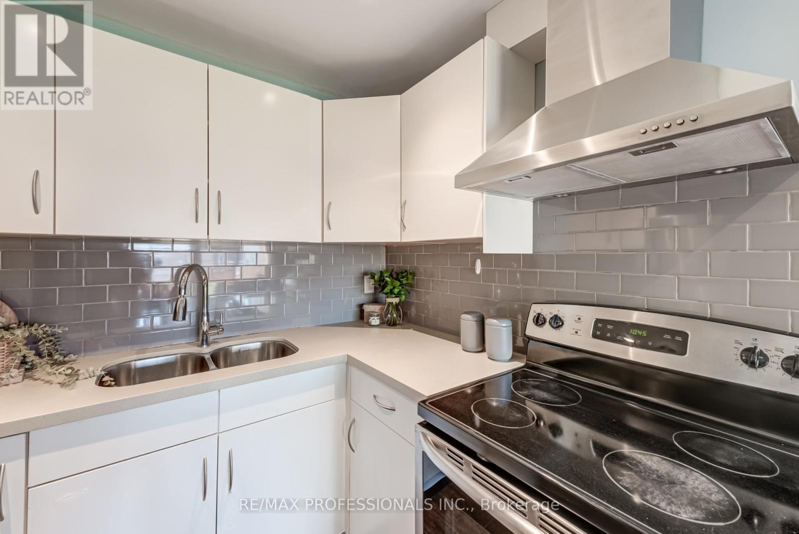 Bsmt - 372 Silverthorn Avenue, Toronto, Ontario  M6M 3G9 - Photo 7 - W12307705