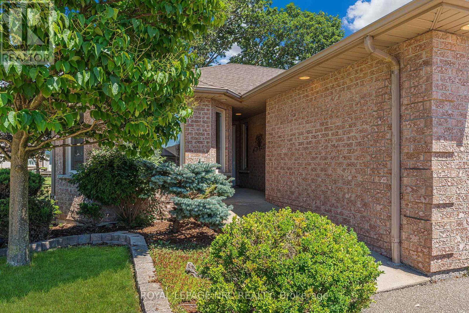 Property at 48 BRIDGEWATER COURT image 3