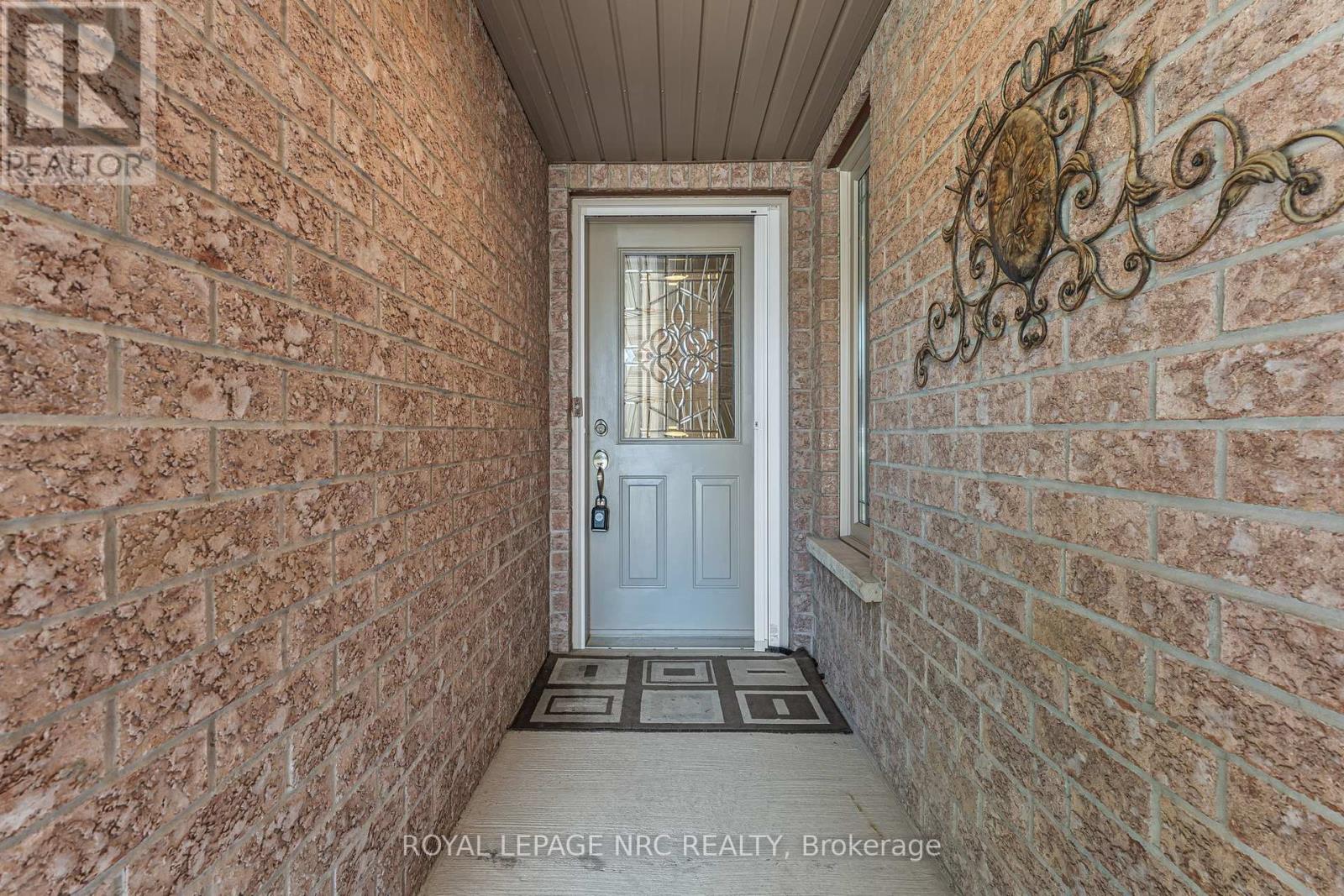 Property at 48 BRIDGEWATER COURT image 4
