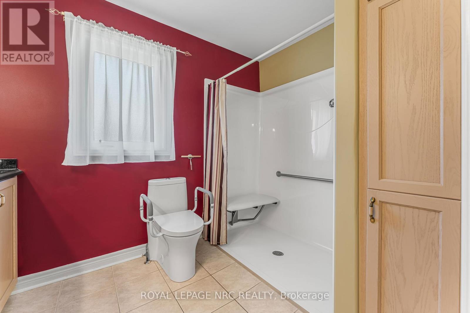 48 Bridgewater Court, Welland, Ontario  L3C 7M6 - Photo 7 - X12307873