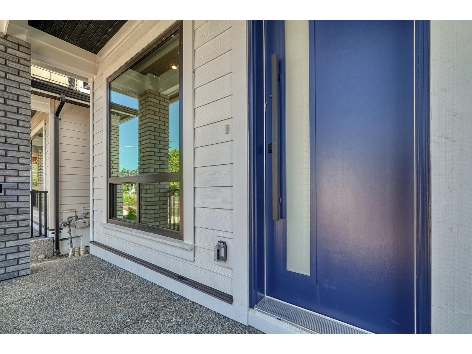 Property at 16718 20 AVENUE image 4