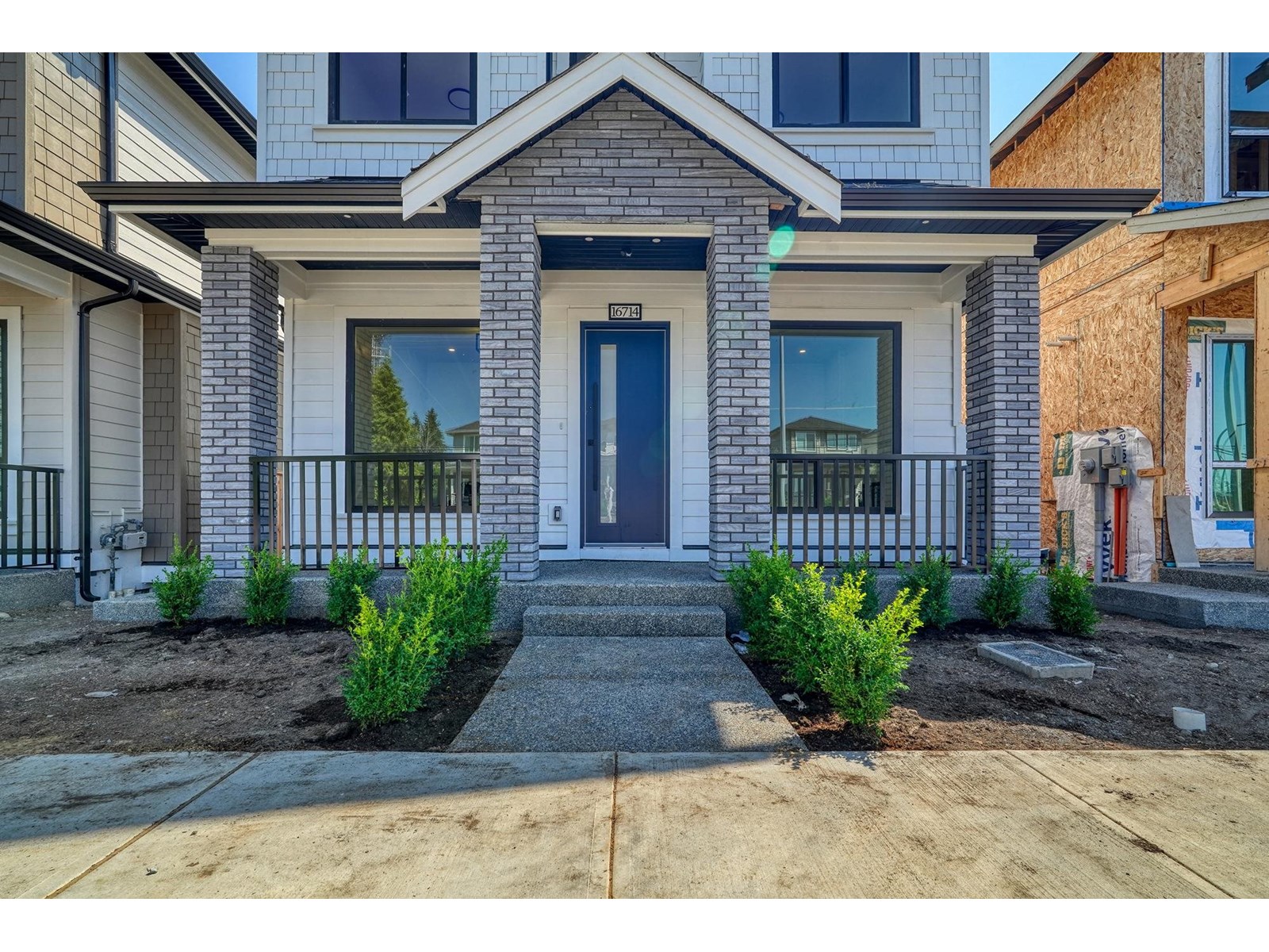 Property at 16718 20 AVENUE image 3