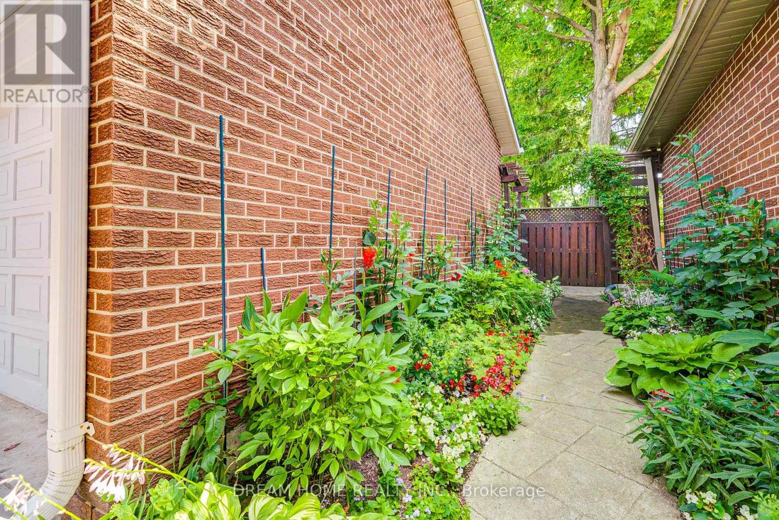 Property at 811 HUNTINGWOOD DRIVE image 5