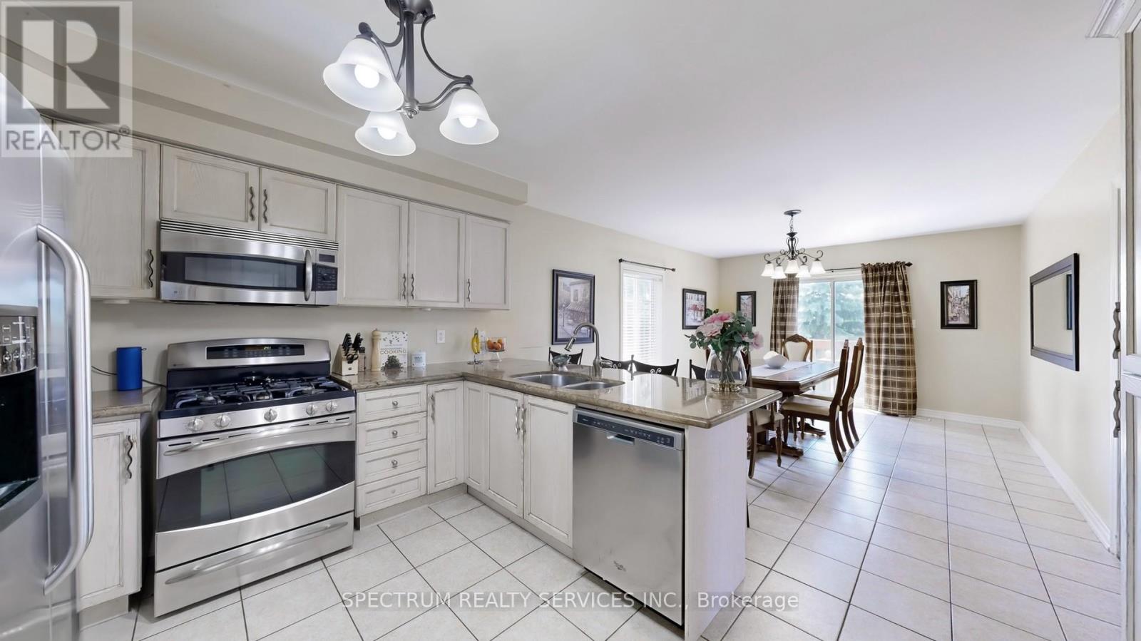 24 Cachet Hill Crescent, Vaughan, Ontario  L4H 1S6 - Photo 12 - N12307819