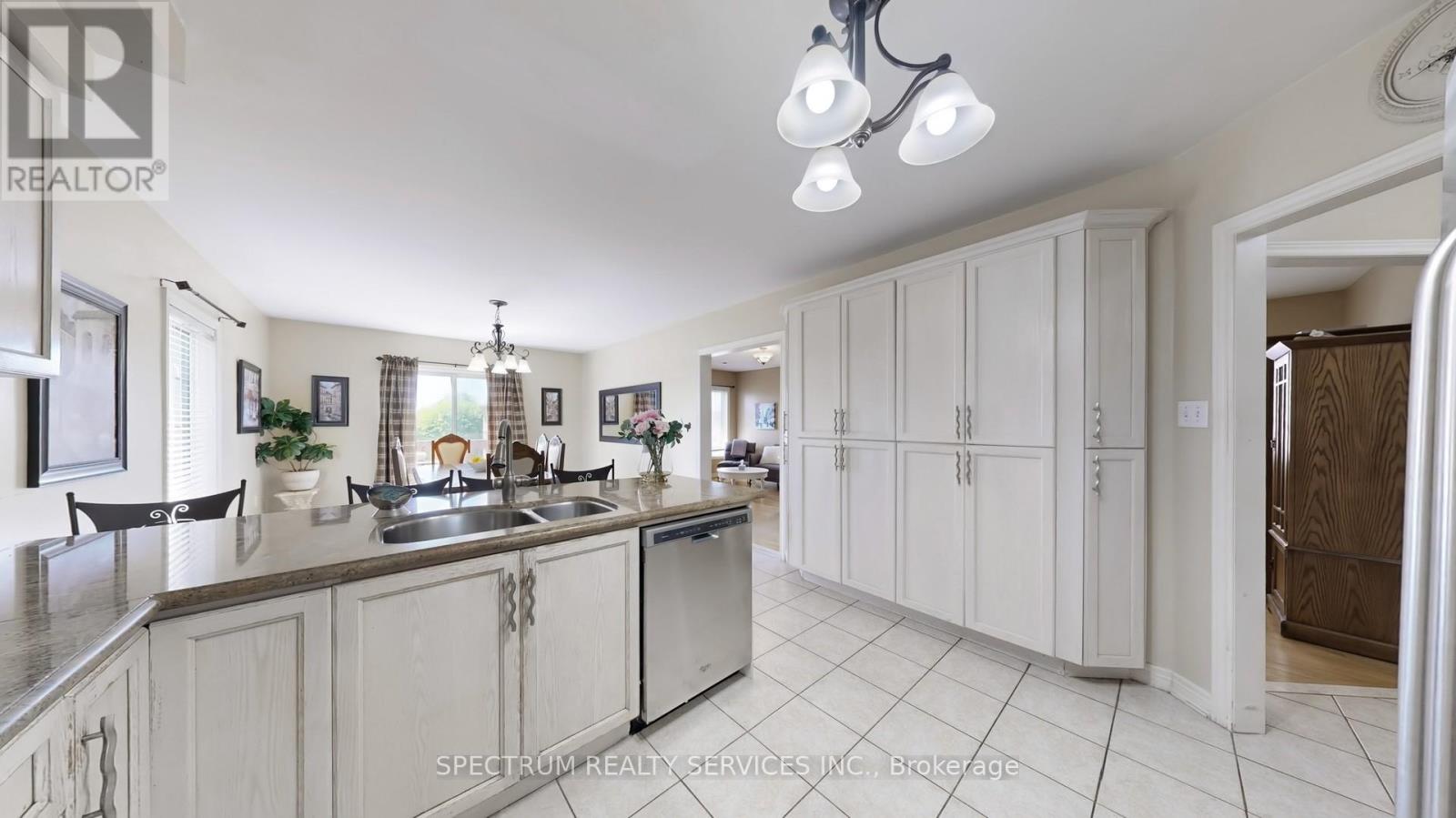 24 Cachet Hill Crescent, Vaughan, Ontario  L4H 1S6 - Photo 13 - N12307819
