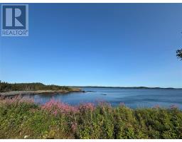 3 Beach Road, Eastport, Newfoundland & Labrador