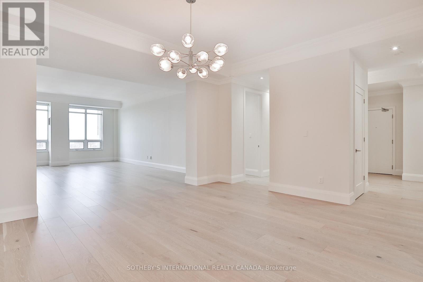 Property at 1101 - 99 AVENUE ROAD image 2