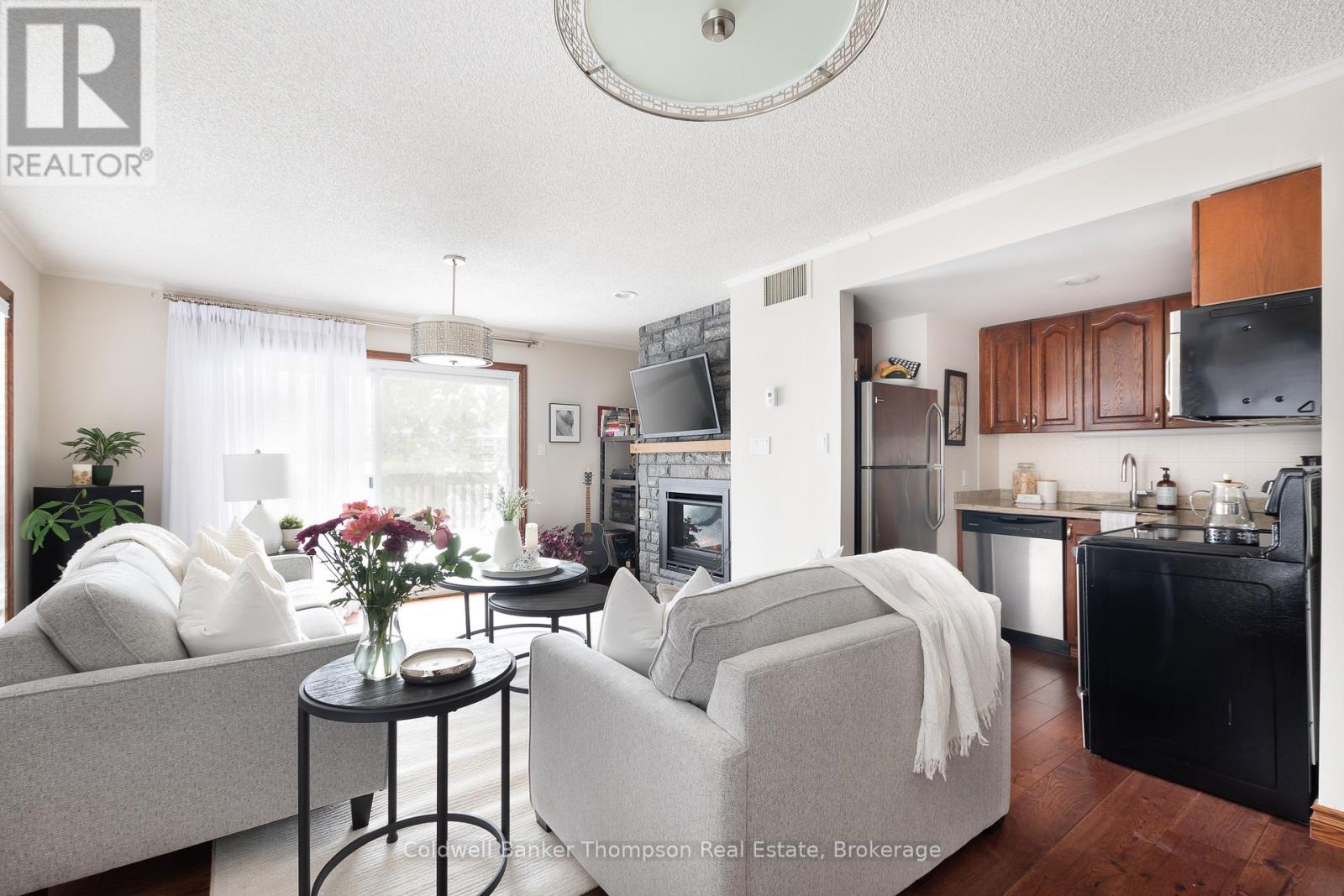 301 - 34 Deerhurst Greens Road, Huntsville, Ontario  P1H 1A9 - Photo 3 - X12308091