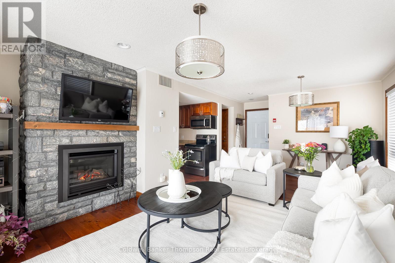 301 - 34 Deerhurst Greens Road, Huntsville, Ontario  P1H 1A9 - Photo 5 - X12308091