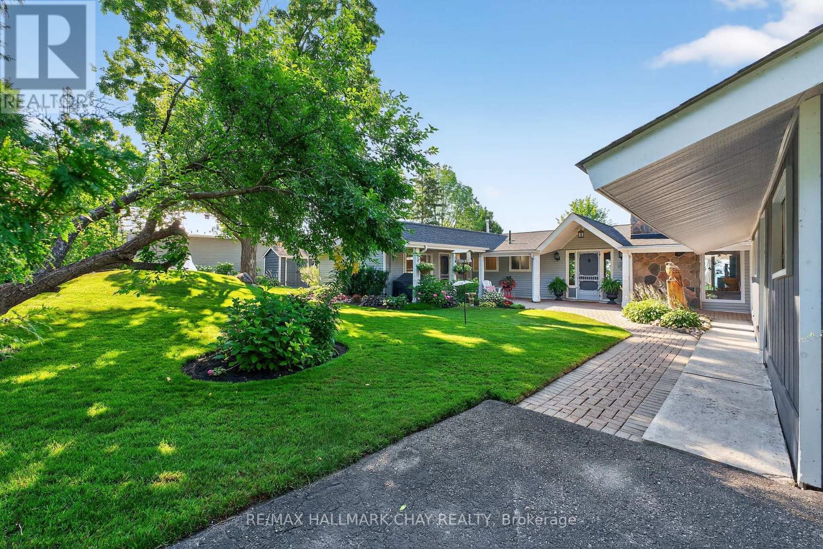 7 Lakeshore Road E, Oro-Medonte, Ontario  L0L 2E0 - Photo 12 - S12307983