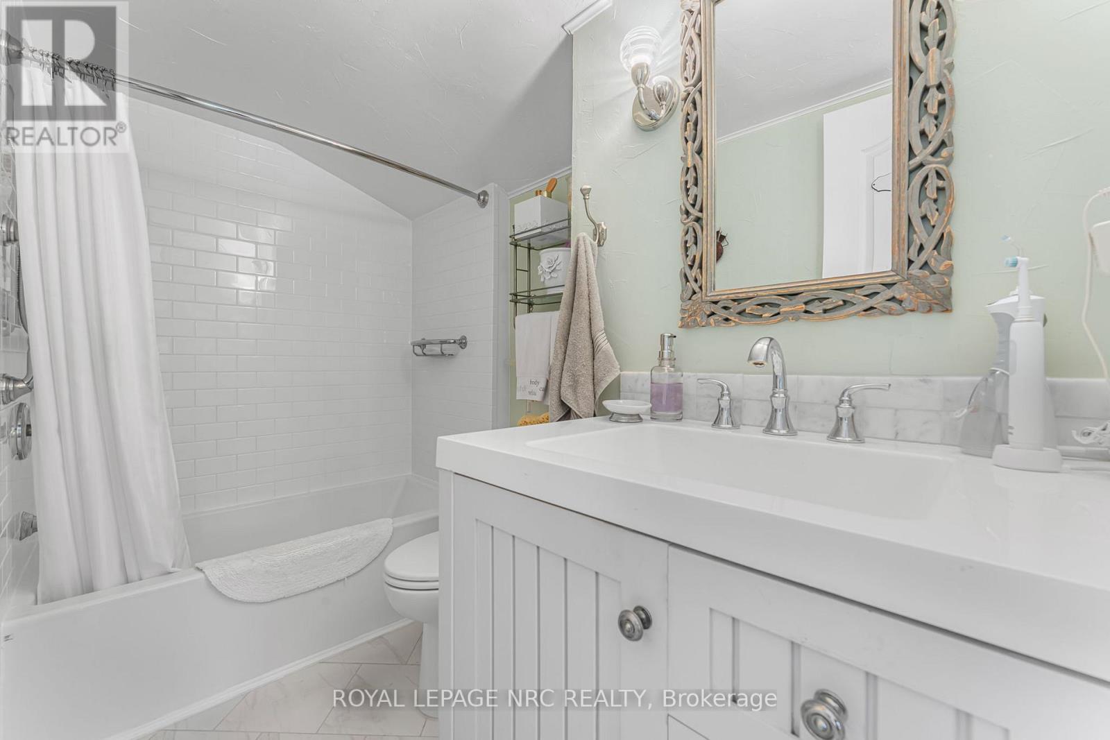 3816 Terrace Lane, Fort Erie, Ontario  L0S 1B0 - Photo 22 - X12308109