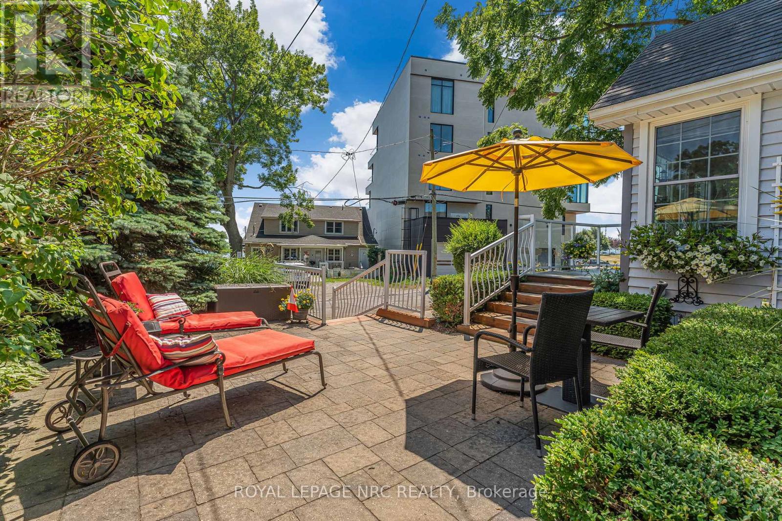3816 Terrace Lane, Fort Erie, Ontario  L0S 1B0 - Photo 5 - X12308109