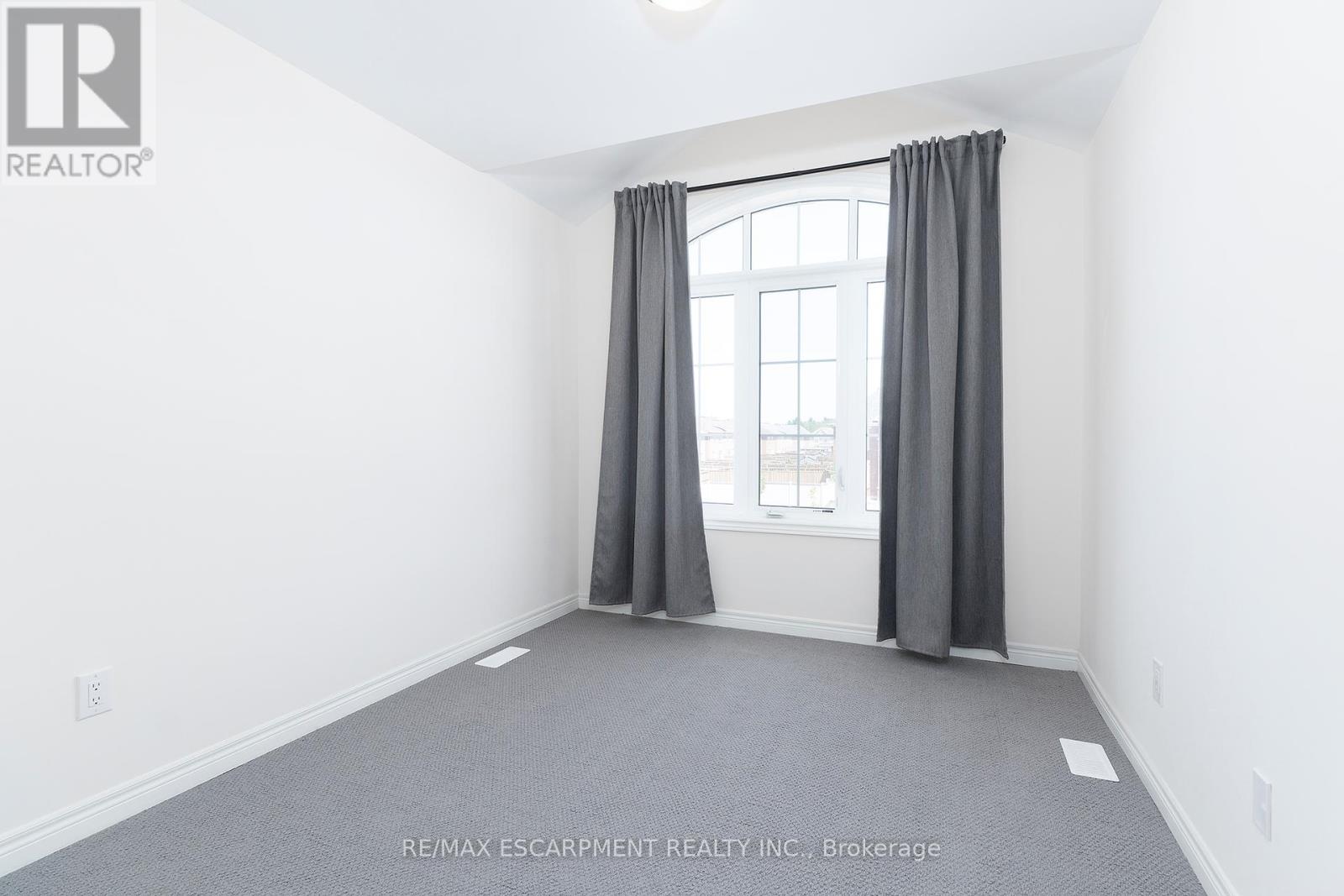 333 Raymond Road, Hamilton, Ontario  L9K 0G8 - Photo 11 - X12307959