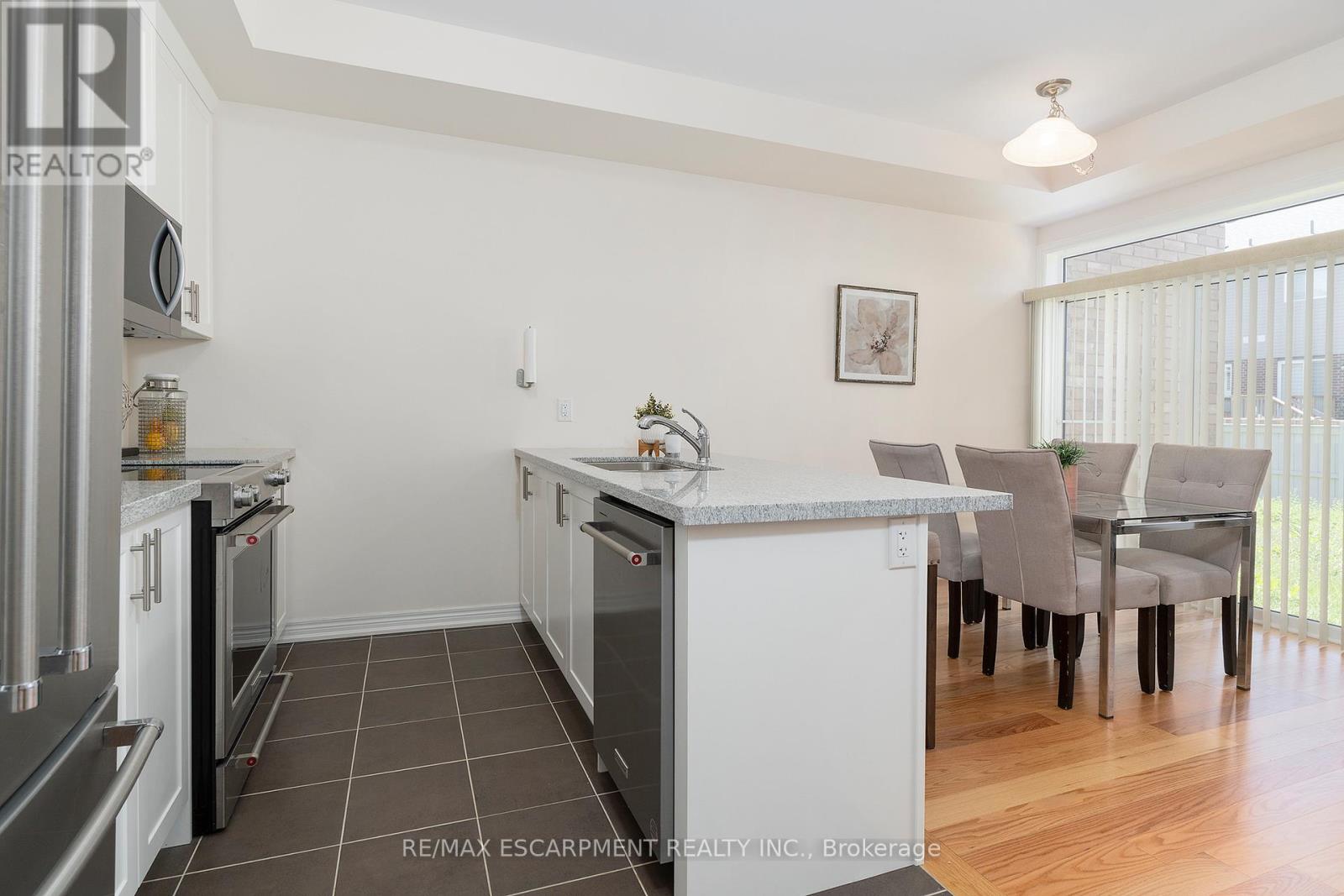 333 Raymond Road, Hamilton, Ontario  L9K 0G8 - Photo 4 - X12307959