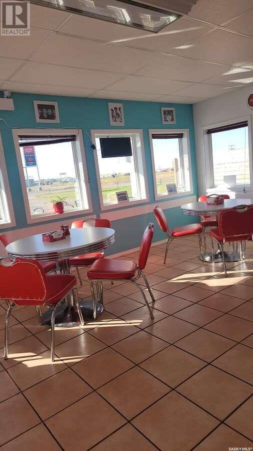 925 5th Avenue W, Shaunavon, Saskatchewan  S0N 2M0 - Photo 2 - SK013808