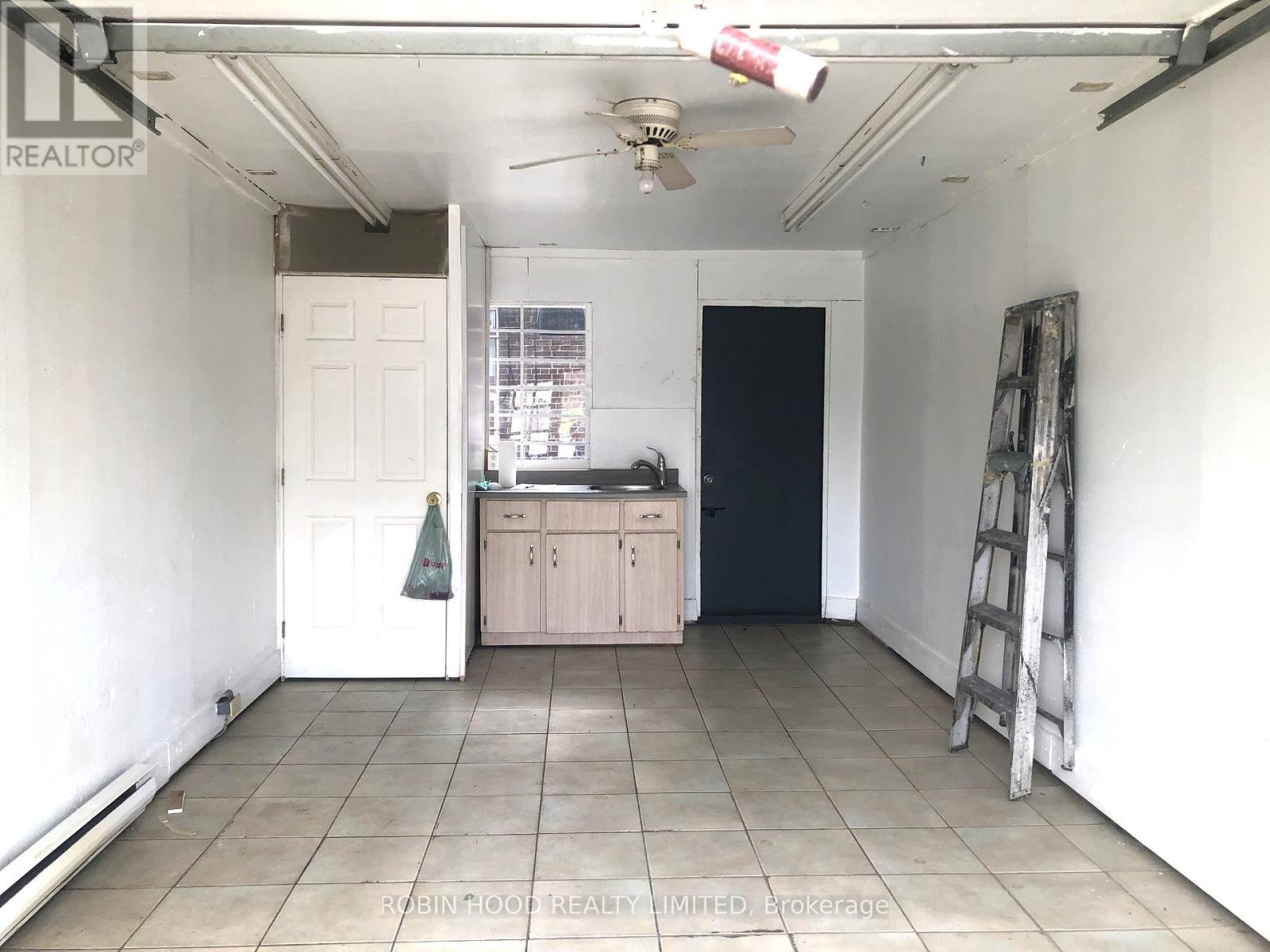 LANEWAY WORKSHOP - 1486 DUNDAS STREET W, Toronto, Ontario