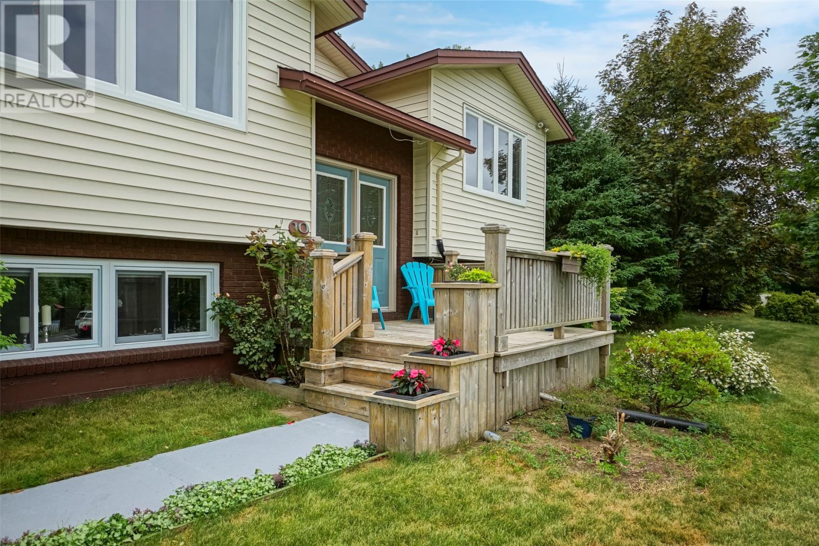 Property at 10 Valleyview Crescent image 2