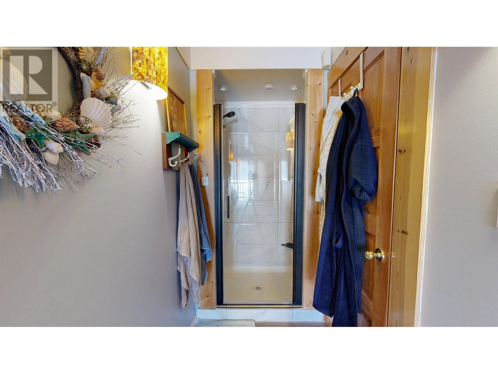 8494 Gerald Crescent, 100 Mile House, British Columbia  V0K 1E0 - Photo 21 - R2978152