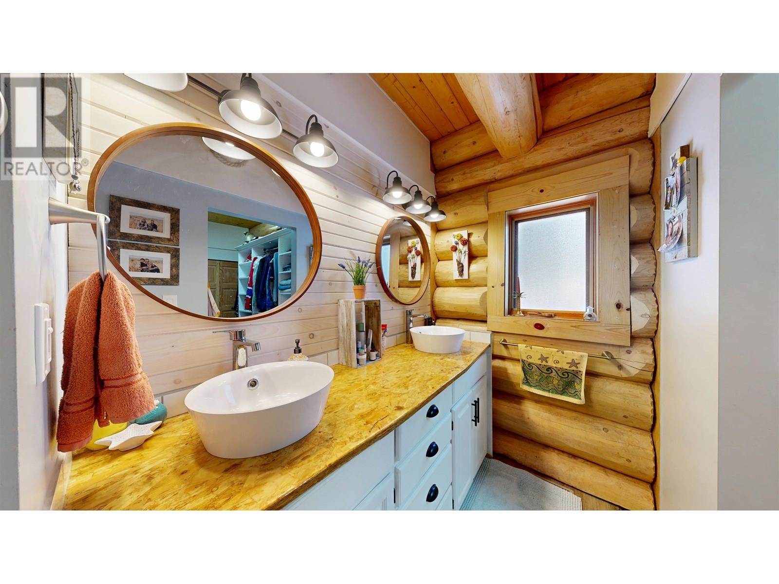 8494 Gerald Crescent, 100 Mile House, British Columbia  V0K 1E0 - Photo 17 - R2978152