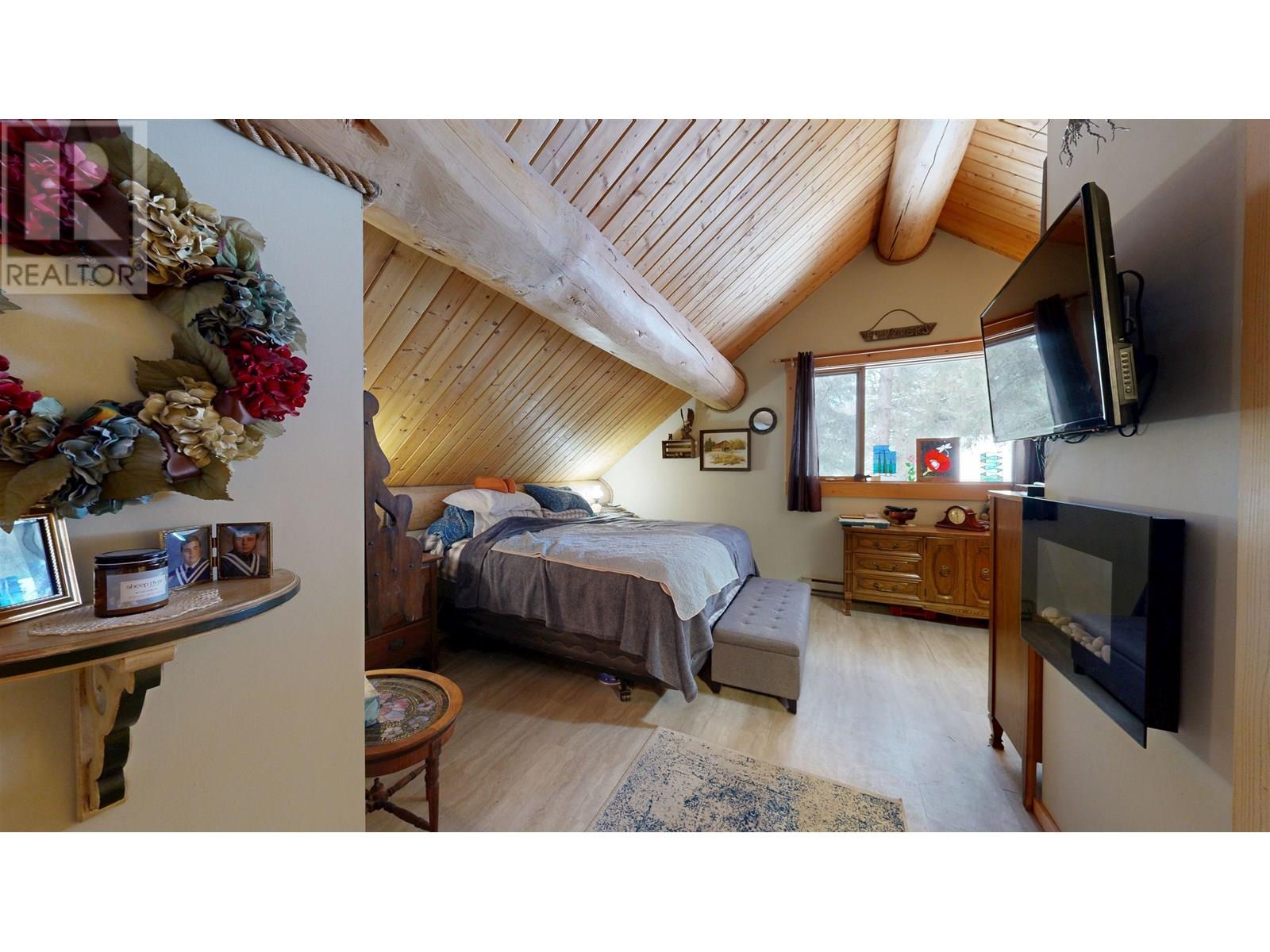 8494 Gerald Crescent, 100 Mile House, British Columbia  V0K 1E0 - Photo 22 - R2978152
