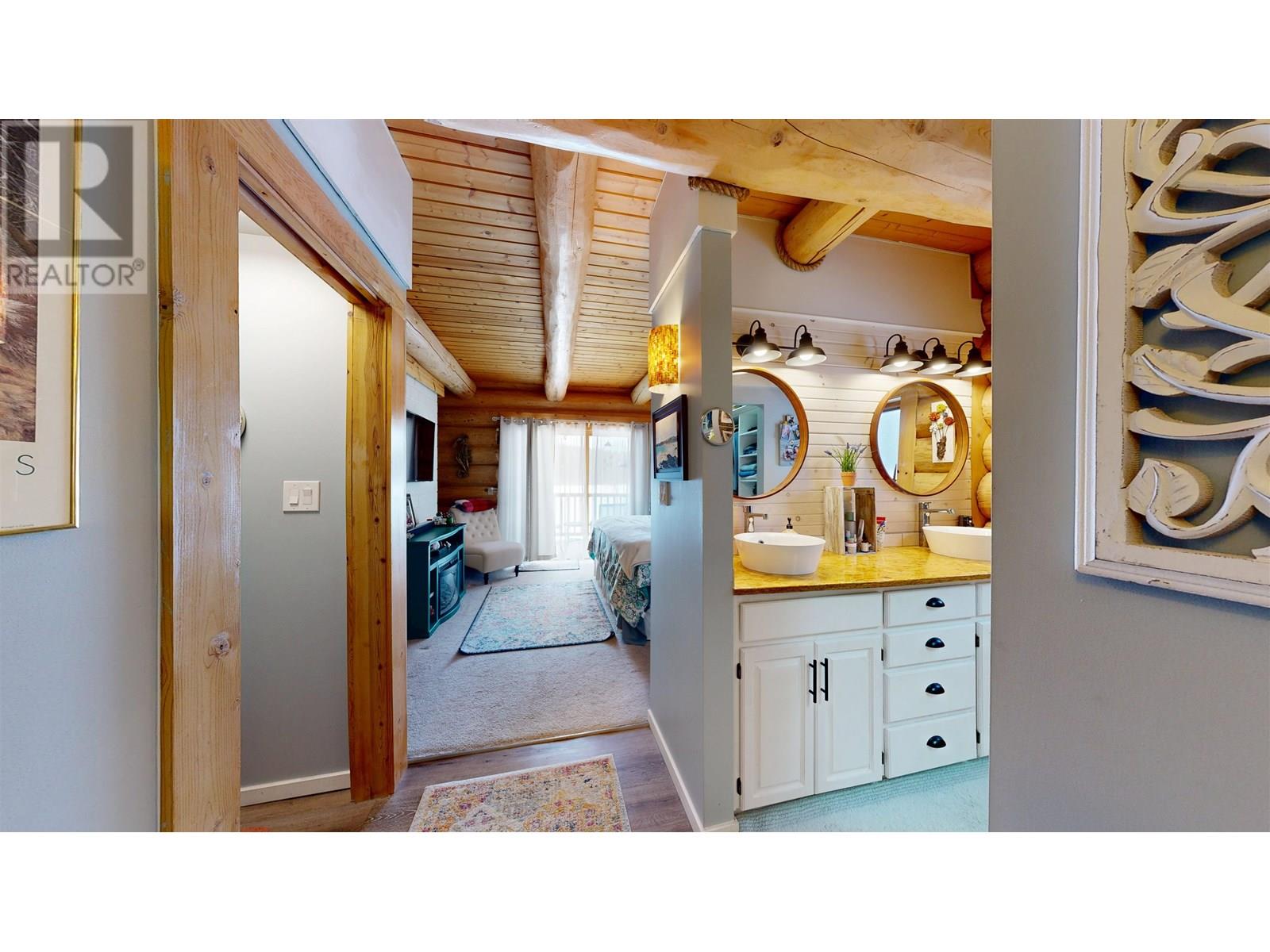 8494 Gerald Crescent, 100 Mile House, British Columbia  V0K 1E0 - Photo 16 - R2978152